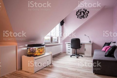 Innenraum Dachgeschoss rose gestrichen